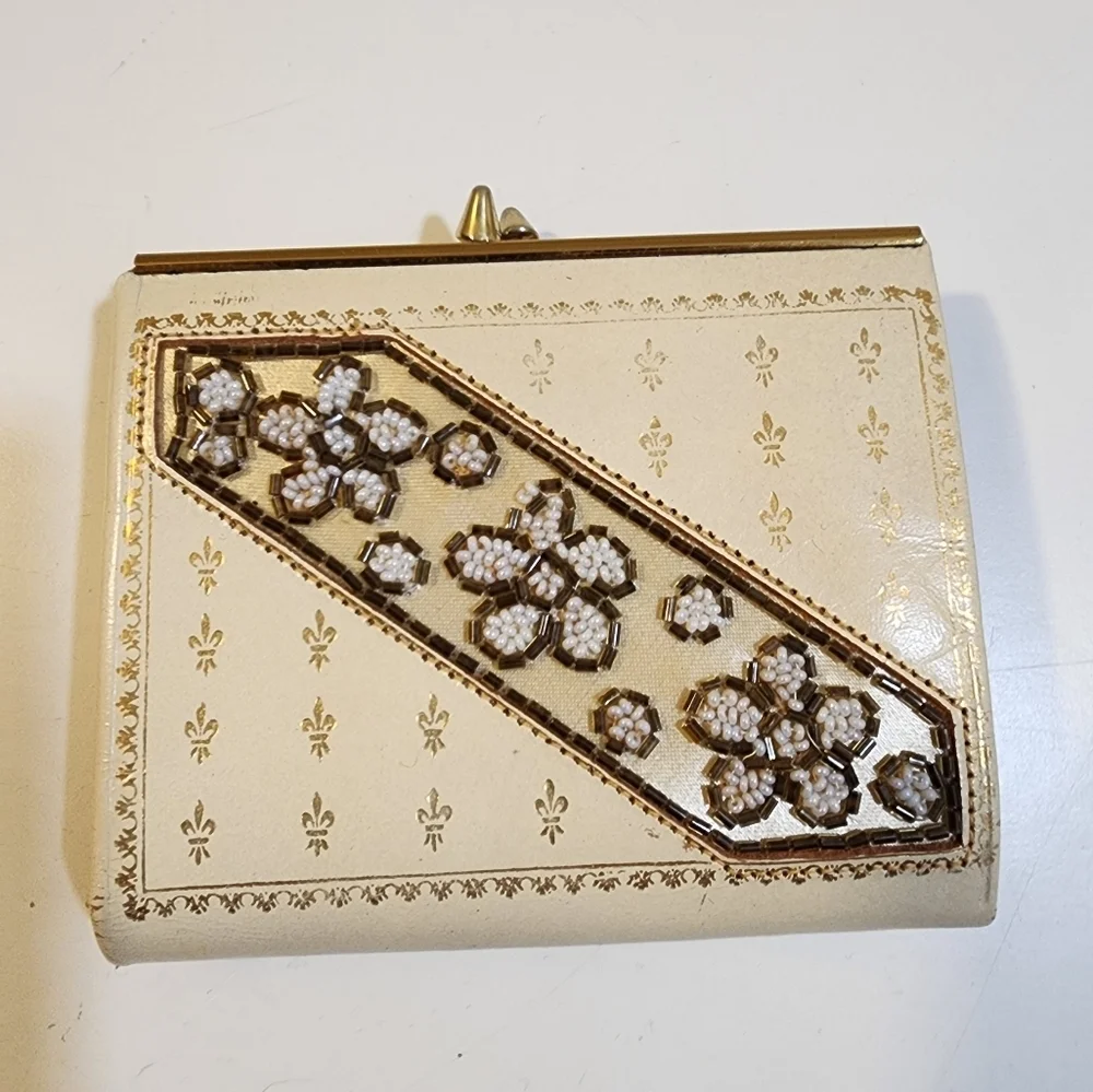 Daniel de Paris Vintage Ivory leather small Beaded  coins wallet